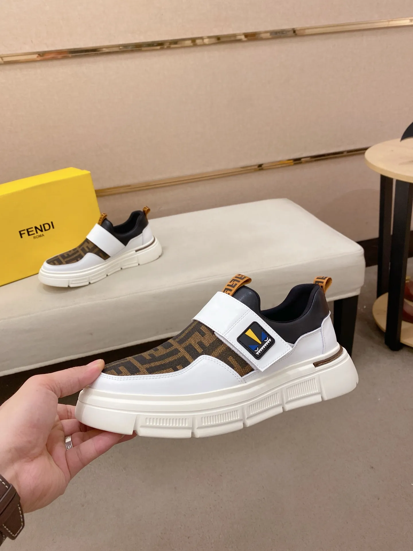 Men's shoes 💰 400💰 (fendi) New style 👊🏻 upper 🇮🇹 imported cowhide fabric 🇩🇪 lining imported sheepskin lining. The original outsole is molded to highlight the identity of every man, and the upper foot is elegant and stable🚶🏻🚶🏻The high-end custom counters reproduce the original version📯No matter the wind or rain, the shoe last remains unchanged and can withstand the verification of time🔍️,🔵 Size: 38-44
